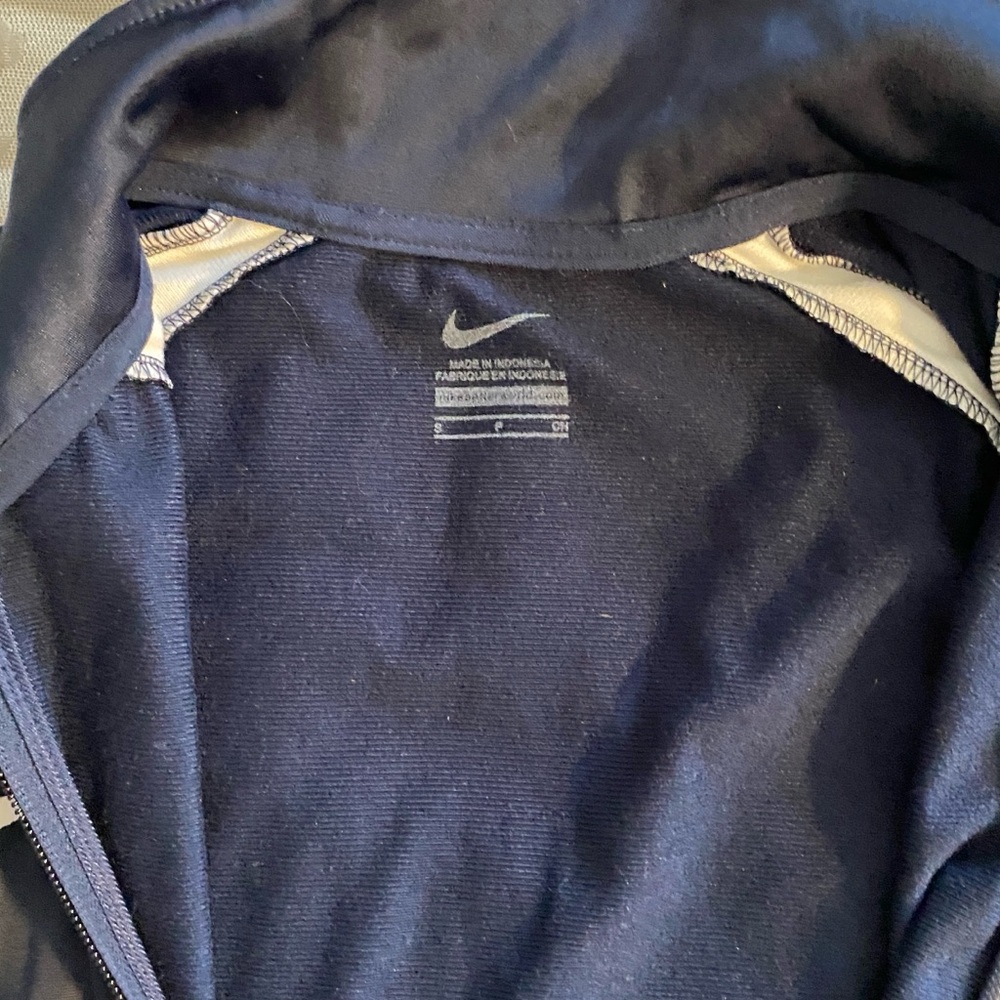 Nike Women's Navy and White Training Jacket Zip Up Small - Picture 11 of 15